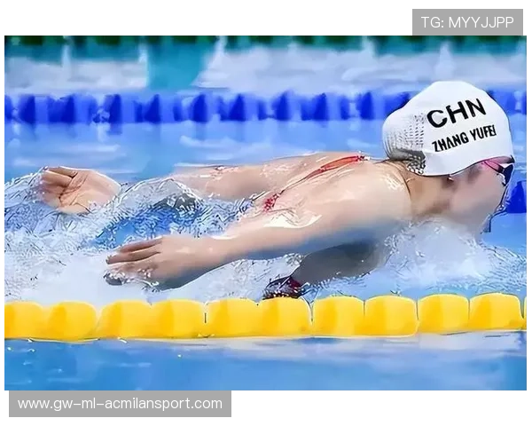 游泳队员的稳定划水节奏被专家夸赞