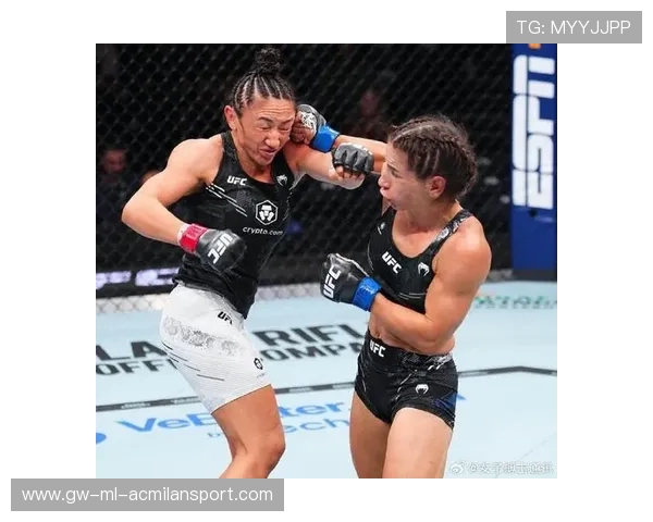 UFC拳击组合拳速度快到裁判都看不清?揭秘极限速度背后的战术奥秘 UFC拳击组合拳速度快到裁判都看不清?揭秘极限速度背后的战术奥秘