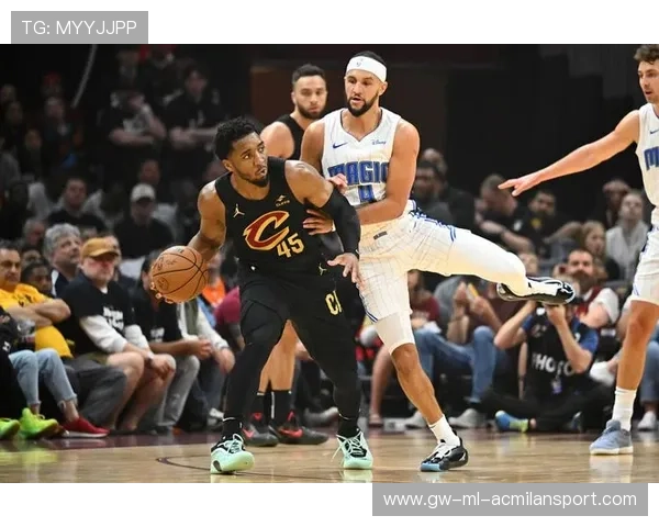 米切尔急停跳投稳稳命中，爵士守住主场